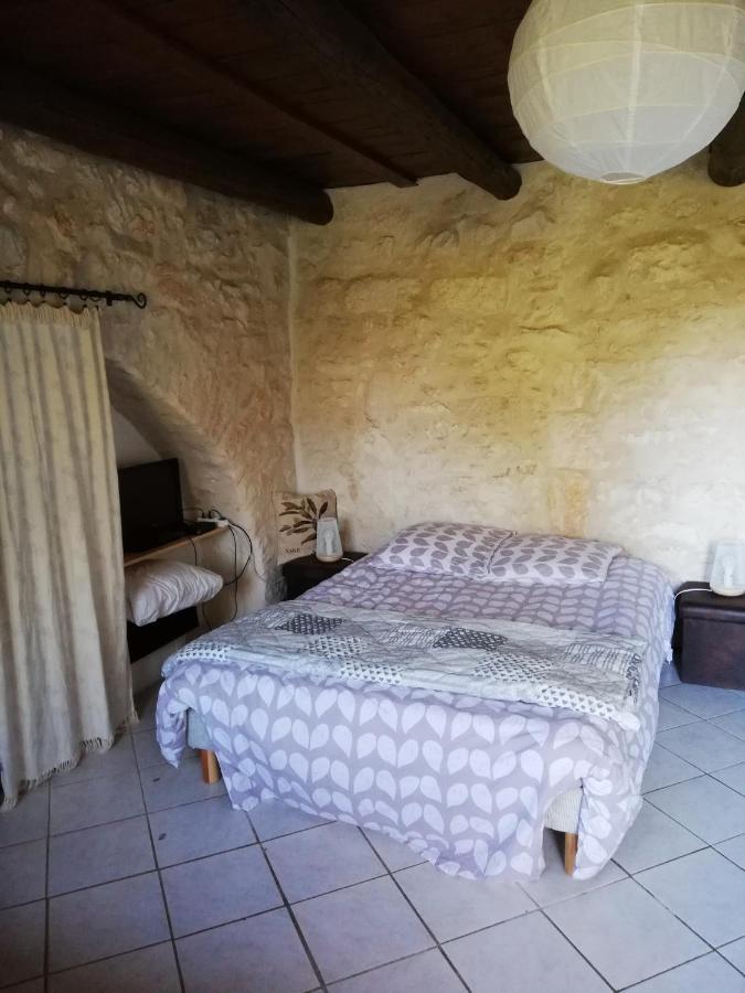 Studio Gard calme et nature Russan Extérieur photo