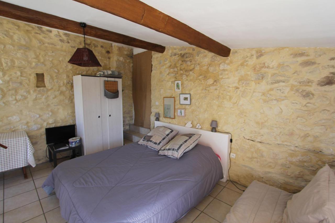 Studio Gard calme et nature Russan Extérieur photo
