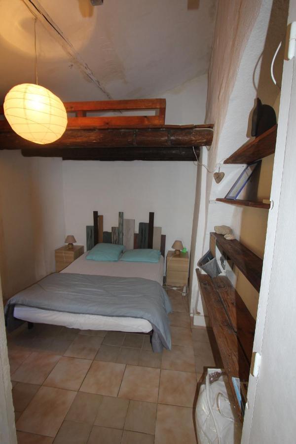 Studio Gard calme et nature Russan Extérieur photo