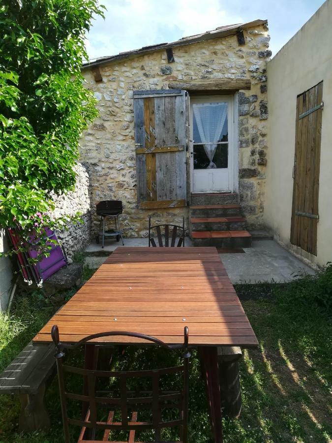 Studio Gard calme et nature Russan Extérieur photo